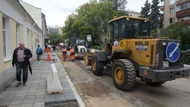 Работы по благоустройству улиц в центре Москвы. Архивное фото