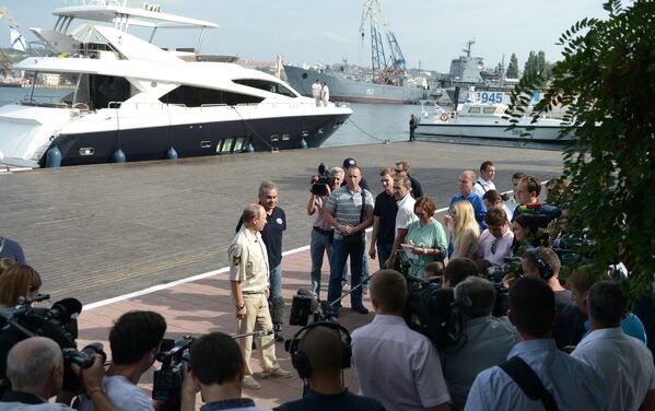 Владимир Путин общается с журналистами на Графской пристани Севастополя