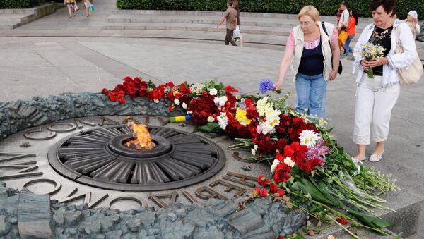 Могила Неизвестного солдата в парке Вечной славы в Киеве. Архивное фото