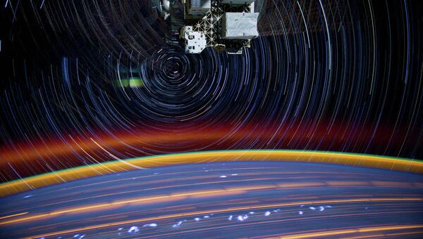 Снимок Земли с борта МКС, сделаный с длительной выдержкой