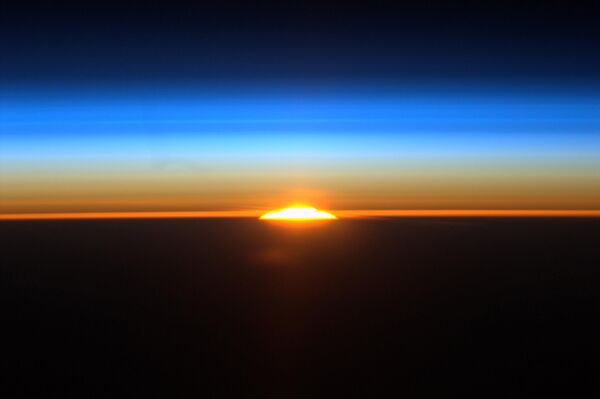 Восход солнца над Аргентиной с борта МКС