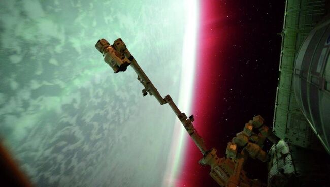 Фотография северного сияния с борта МКС. Архивное фото