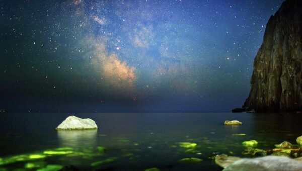 Ночное небо из бухты Саган-Заба на озере Байкал. Архивное фото