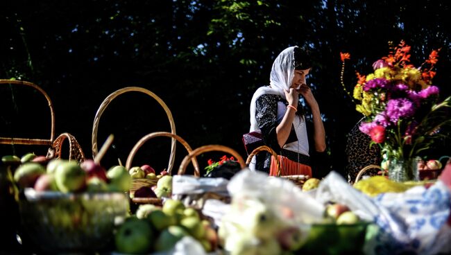 Празднование Яблочного спаса в городах России