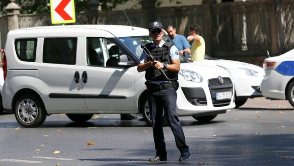 Полиция на месте стрельбы в центре Стамбула