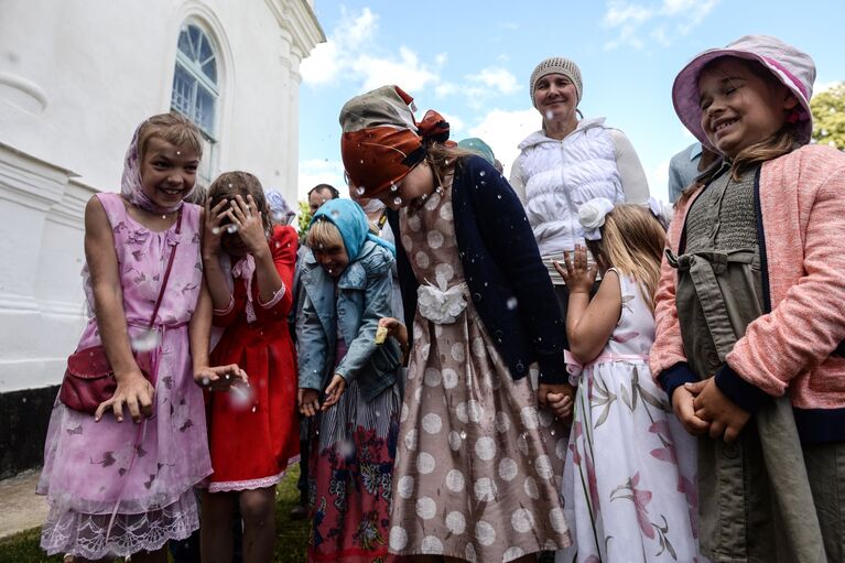 Празднование Яблочного спаса в городах России