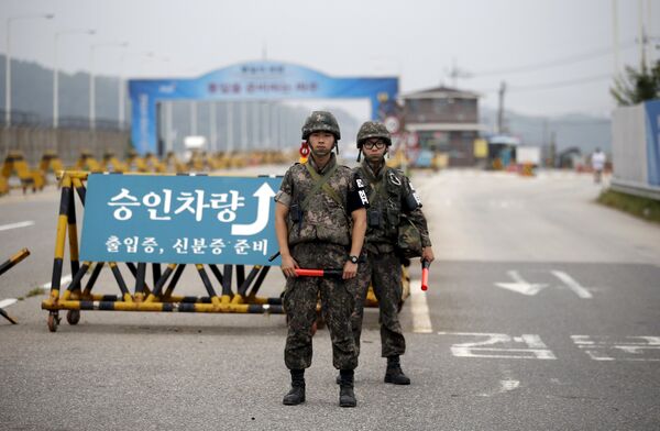 Южнокорейские солдаты на КПП к югу от демилитаризованной зоны, разделяющей Северную и Южную Кореи