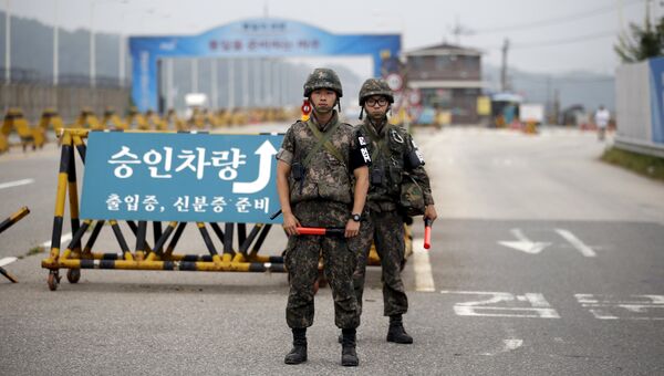 Южнокорейские солдаты на КПП к югу от демилитаризованной зоны, разделяющей Северную и Южную Кореи