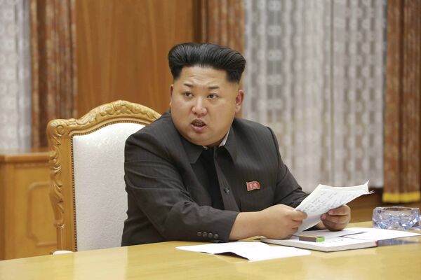 Северокорейский лидер Ким Чен Ын на экстренном заседании Центрального военного совета