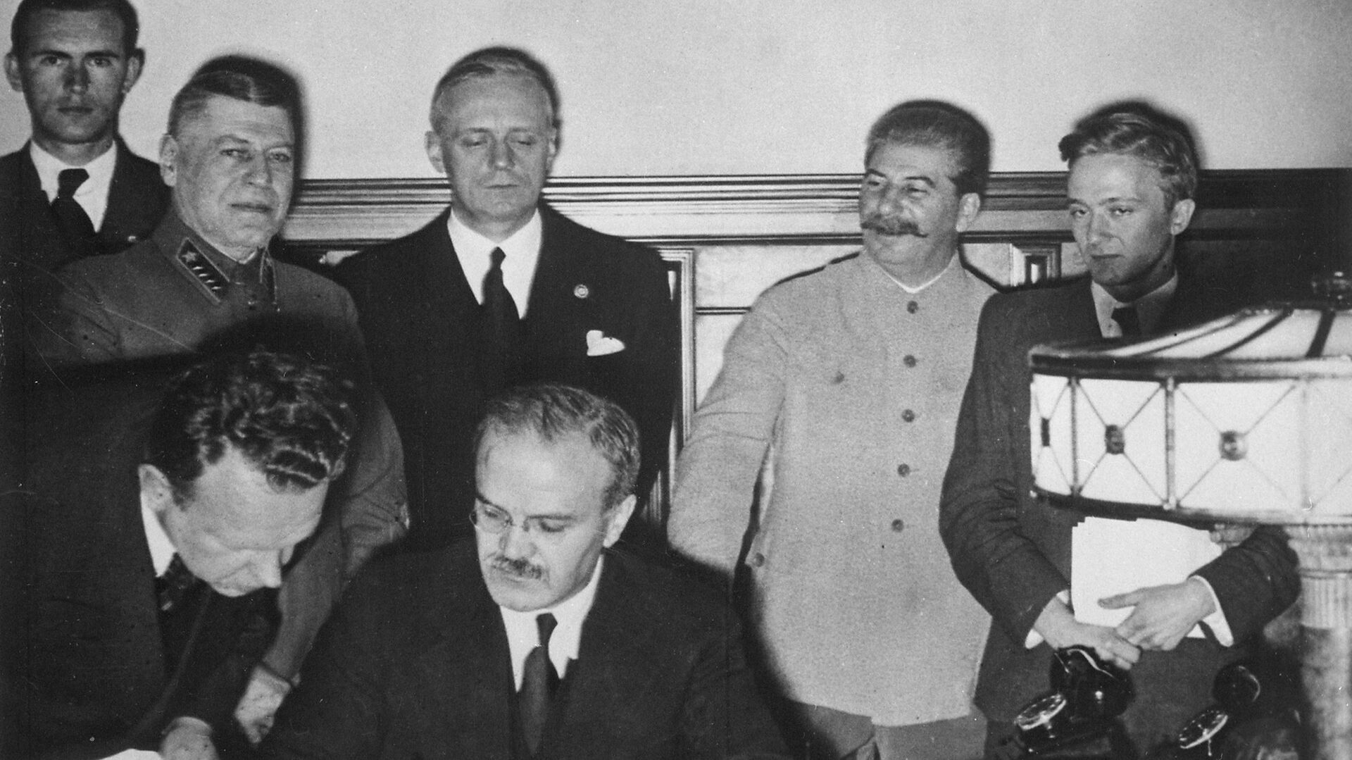 Реферат: Причины и последствия нападения Германии на Советский союз