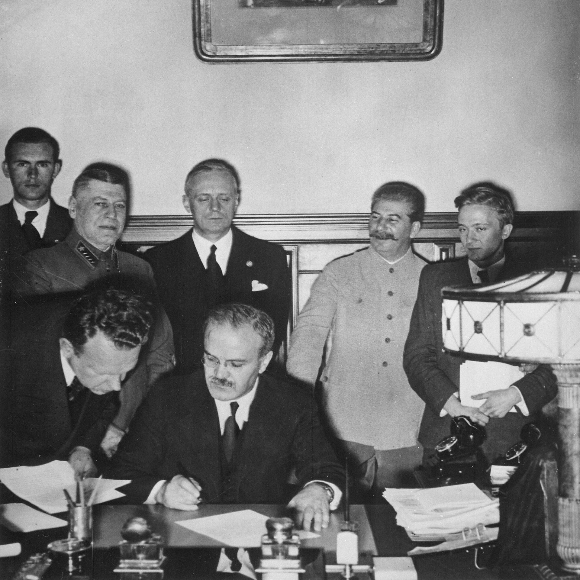 Реферат: Роль советско-германского договора о ненападении в возникновении предвоенного политического кризиса