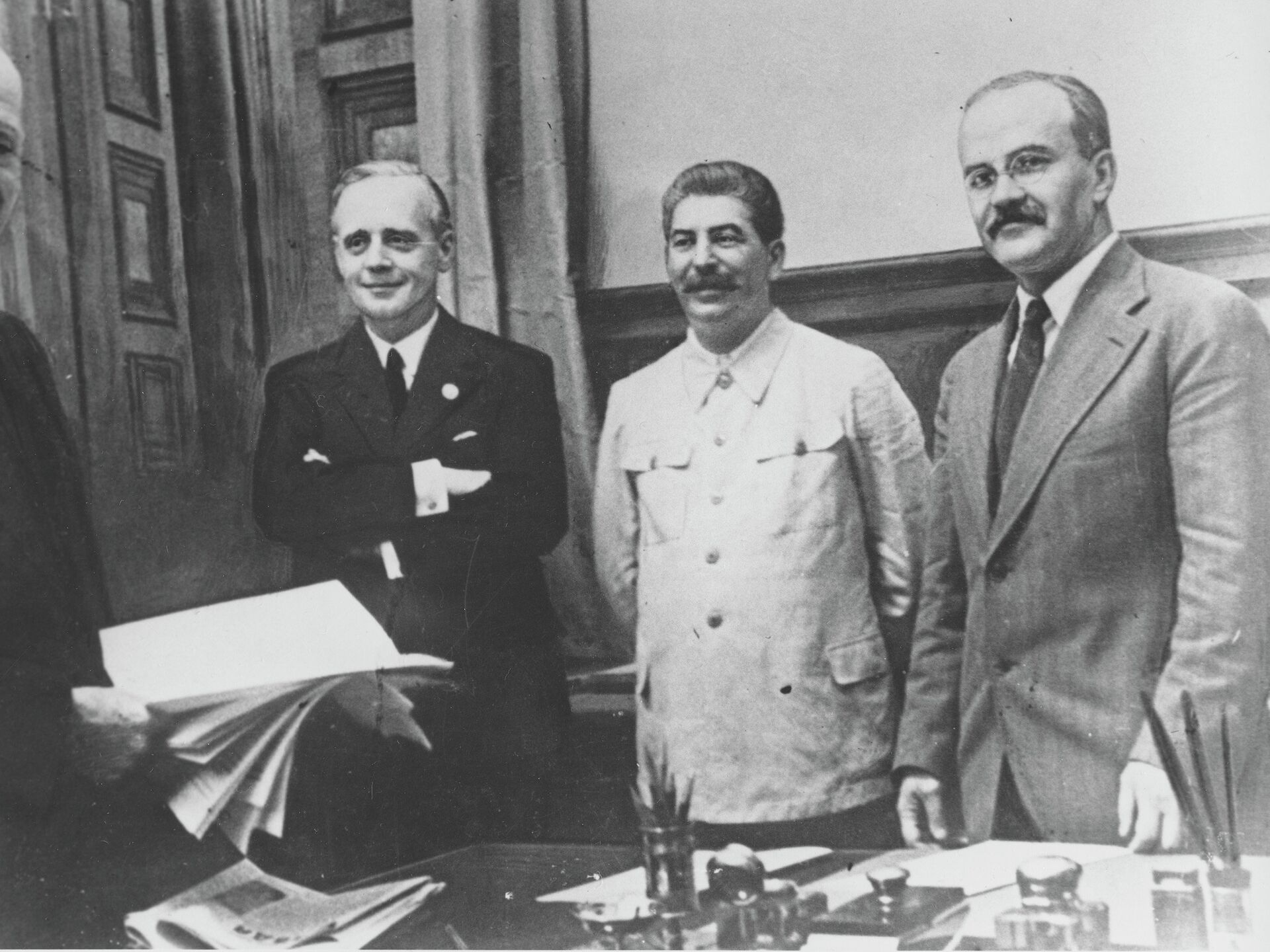 Доклад: Новые подходы к освещению советско-германского пакта о ненападении 23 августа 1939 г