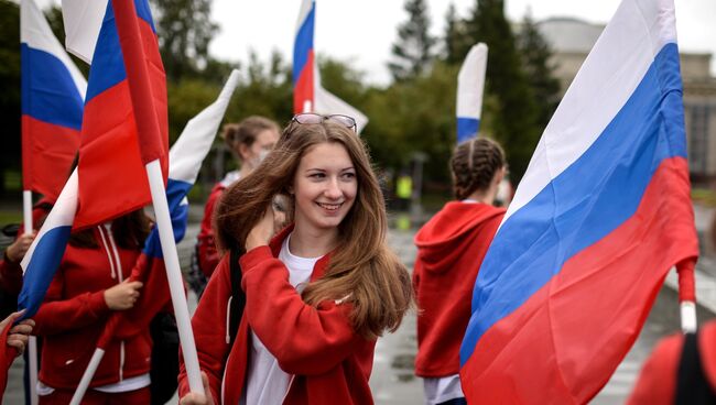 Празднование Дня российского флага в городах России