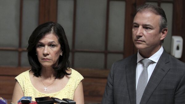 Министр образования Гватемалы Синтия дель Агила и министр экономики Серхио де ла Торре