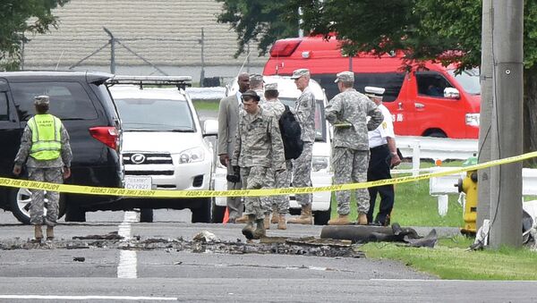 На месте взрыва на американской военной базе в японском городе Сагамихара. 24 августа 2015