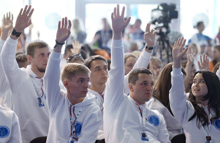 Участники на всероссийском молодёжном образовательном форуме Территория смыслов на Клязьме