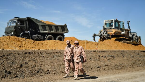 Военнослужащие железнодорожных войск ведут строительные работы на участке железной дороги Журавка – Миллерово в обход Украины