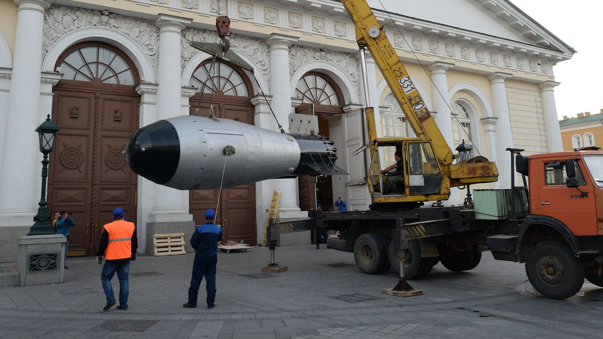Копия термоядерной Царь-бомбы доставлена в Москву - РИА Новости, 1920, 30.10.2021