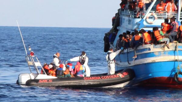 Операция в Средиземном море: итальянцы спасли тысячи беженцев у берегов Ливии