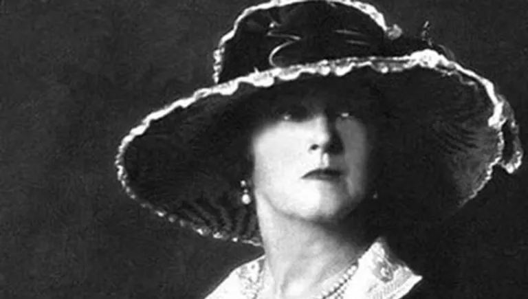 Леди Дафф Гордон (Lady Duff Gordon) - одна из ведущих британских модельеров конца XIX — начала XX века Леди Дафф Гордон (Lady Duff Gordon) - одна из ведущих британских модельеров конца XIX — начала XX века