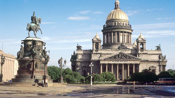 Вид на Исаакиевскую площадь в Санкт-Петербурге. Архивное фото