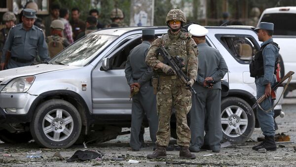 Солдат НАТО на месте теракта в Кабуле, Афганистан. Архивное фото