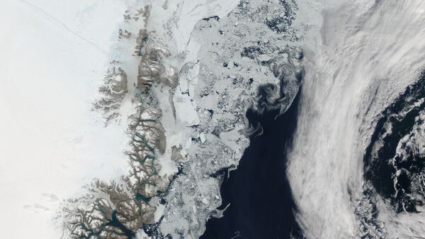Уникальные фото таяния льда у Гренландии сделали со спутника