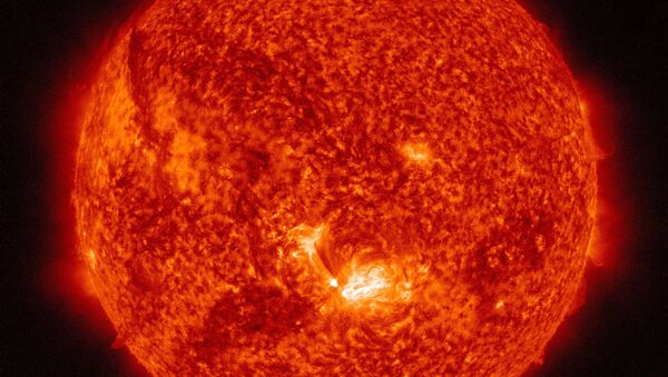 НАСА сфотографировало вспышку на Солнце . Архивное фото