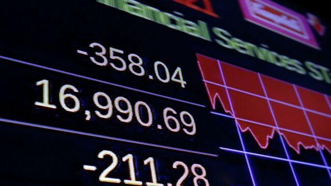 Табло с индексом Доу Джонса на Нью-йоркской фондовой бирже. Архивное фото