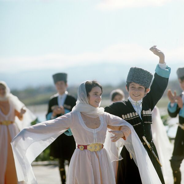Участники самодеятельного танцевального ансамбля. Дагестанская АССР