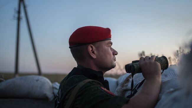 Ополченец во время обмена пленными между украинской стороной. Архивное фото