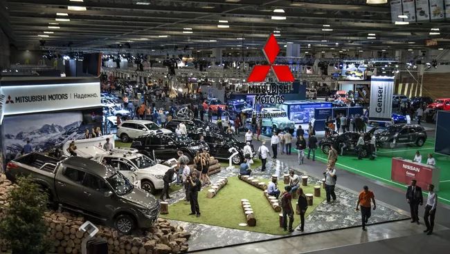 Символ Mitsubishi на выставке. Архивное фото