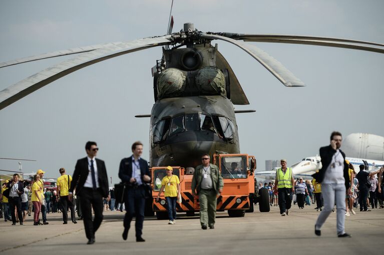 Вертолет Ми-26Т2 на Международном авиационно-космическом салоне МАКС-2015 в подмосковном Жуковском