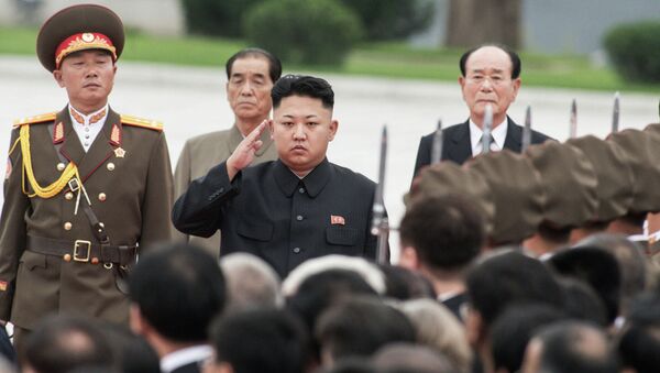 Первый секретарь Центрального комитета Трудовой партии Кореи Ким Чен Ын (в центре