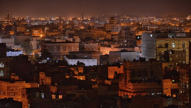 Ночной вид Саны. Йемен. Архивное фото