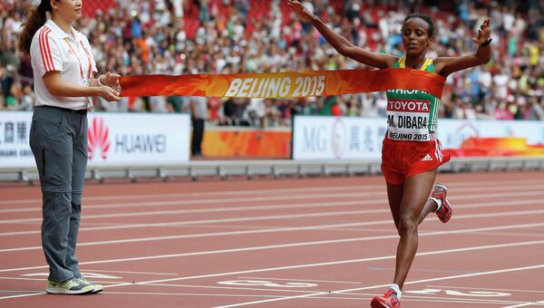 Легкоатлетка из Эфиопии Маре Дибаба, завоевавшая золотую медаль на марафоне в Пекине
