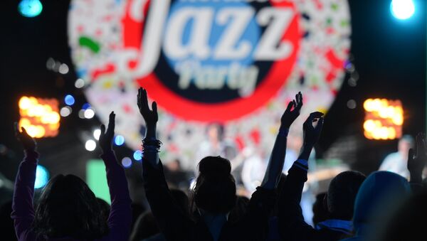 Зрители во время выступления британского гитариста Уилла Джонса на Международном джазовом фестивале Koktebel Jazz Party. Архив