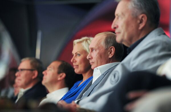 Президент России Владимир Путин во время посещения международного турнира по профессиональному боевому самбо по версии Лига S-70 Плотформа S-70 в Сочи