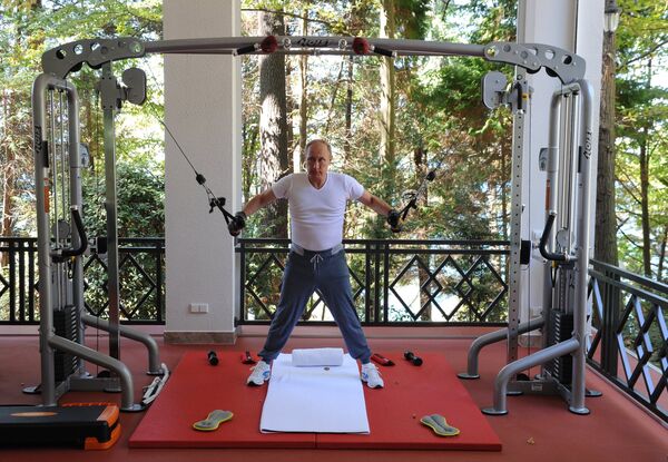 Владимир Путин во время тренировки в резиденции Бочаров ручей в Сочи