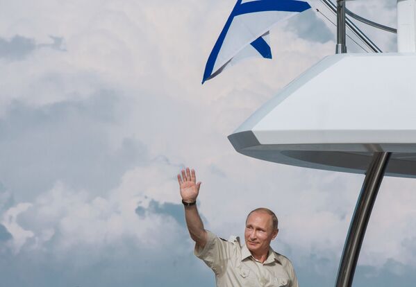 Президент России Владимир Путин после своего участия в подводной экспедиции в Севастополе