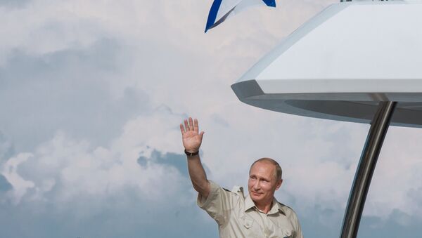 Президент России Владимир Путин в Севастополе. Архивное фото