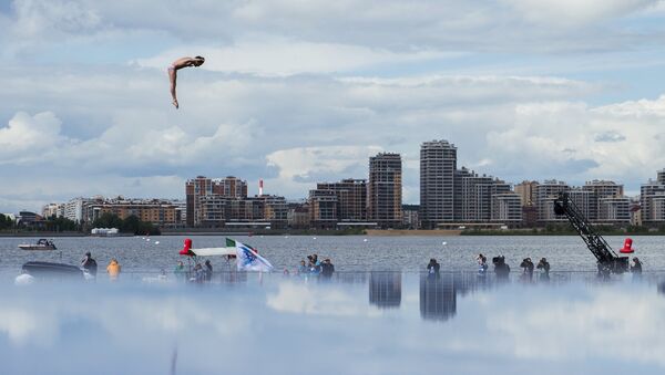 Гэри Хант (Великобритания) в соревнованиях по прыжкам в воду с вышки 27 м на XVI чемпионате мира по водным видам спорта в Казани. Архив