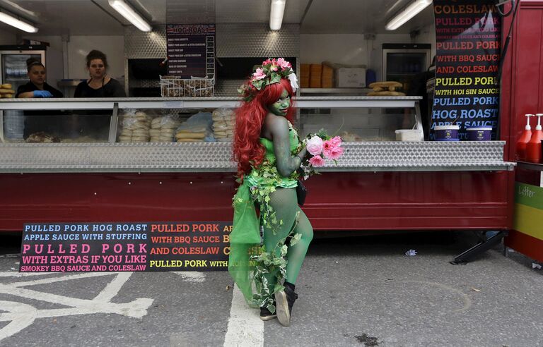 Участница парада Notting Hill Carnival в западном Лондоне. Август 2015