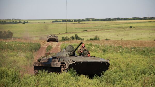 БМП 1-й ополчения ДНР на позиции у линии соприкосновения с ВСУ. Архивное фото