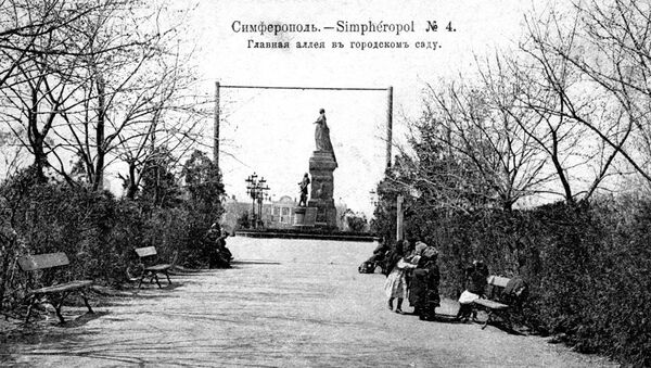 Памятник Екатерине II в городском саду Симферополя