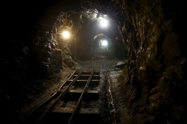 Поиски поезда с золотом в туннелях близ замка Ксенж, Польша
