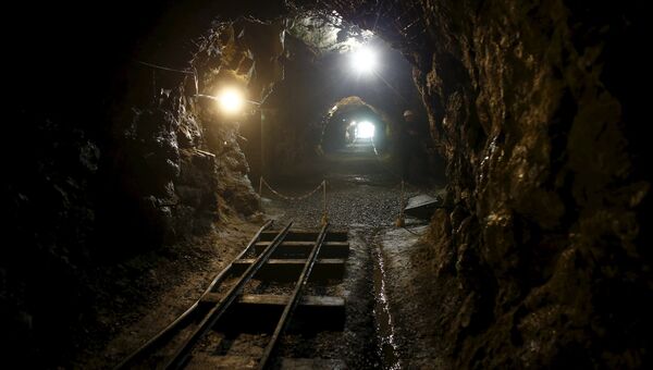 Поиски поезда с золотом в туннелях близ замка Ксенж, Польша