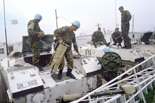 Российский батальон миротворческих сил ООН после возвращения с дежурства на линии разделения огня. Восточная Славония