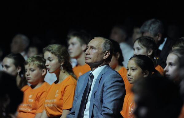 Владимир Путин на праздничном концерте в образовательном центре Сириус в Сочи