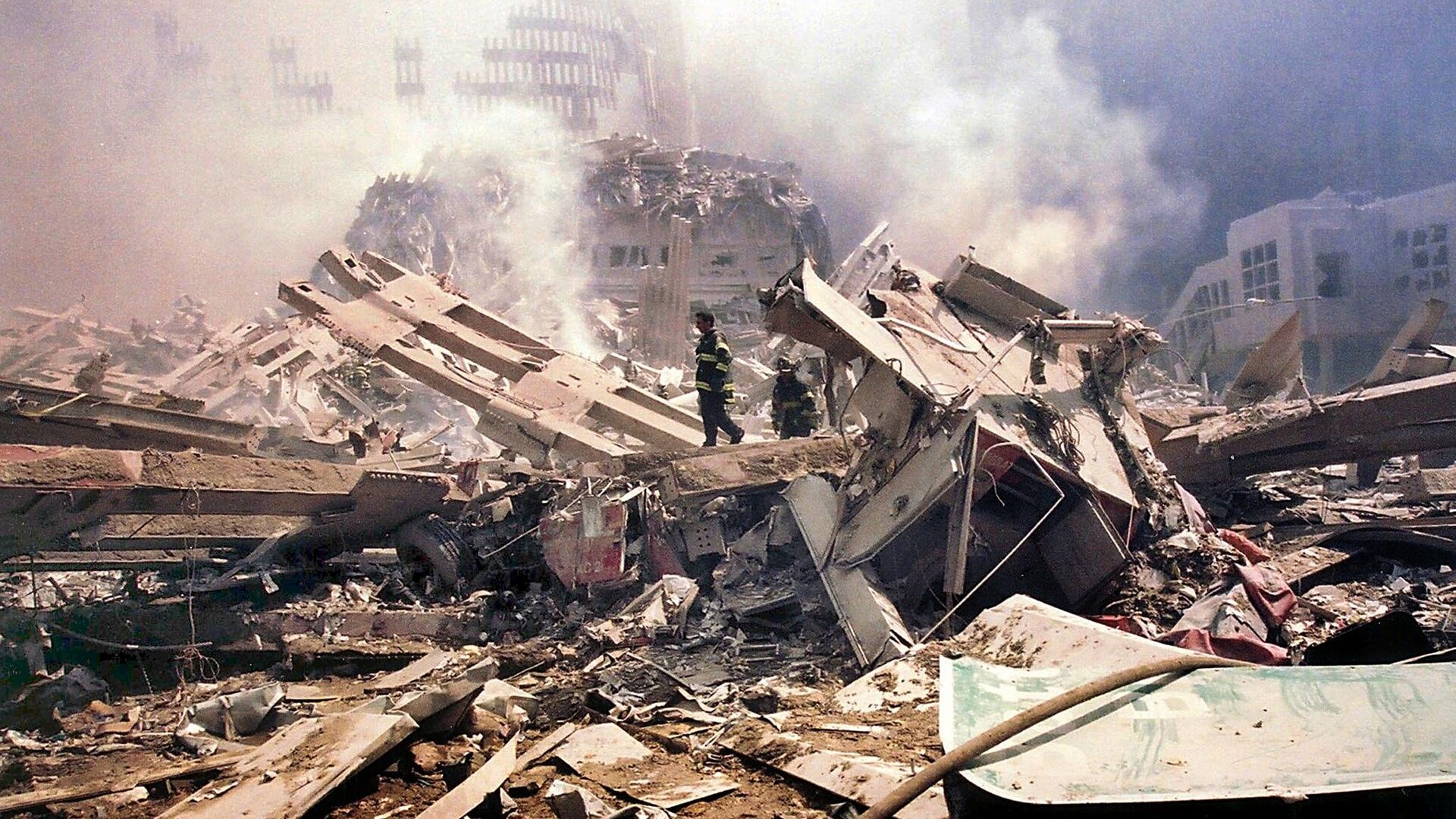 Обломки башни Всемирного торгового центра после теракта 11 сентября 2001 года в Нью-Йорке - РИА Новости, 1920, 03.09.2021